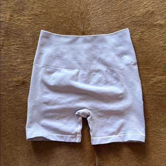 Alphalete Amplify Shorts in Misty Lilac - Picture 2 of 4